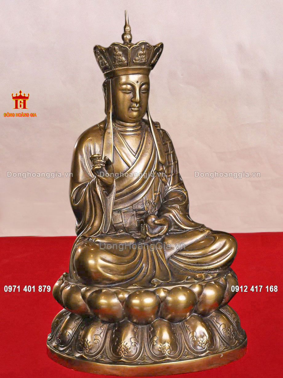 Pho tượng Địa Tạng Vương được chế tác hoàn toàn thủ công truyền thống